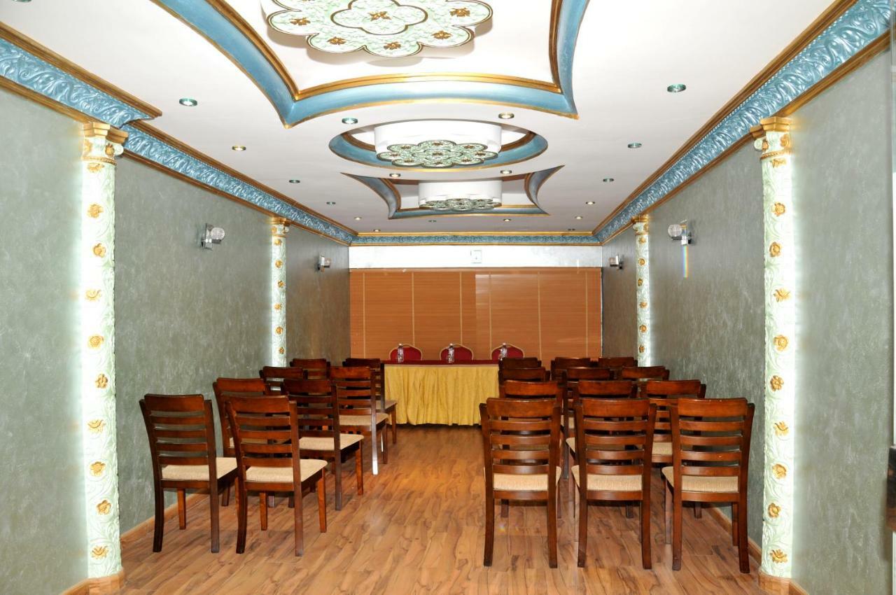 Di-palace